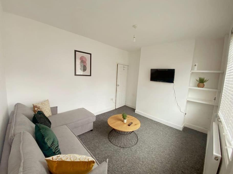 3-Bed Home From Home, Sleeps 6, Great For Contractors, Close To Gulliver'S Valley Theme Park, Free Parking, Hot Tub, Couple Retreat Sheffield Ngoại thất bức ảnh