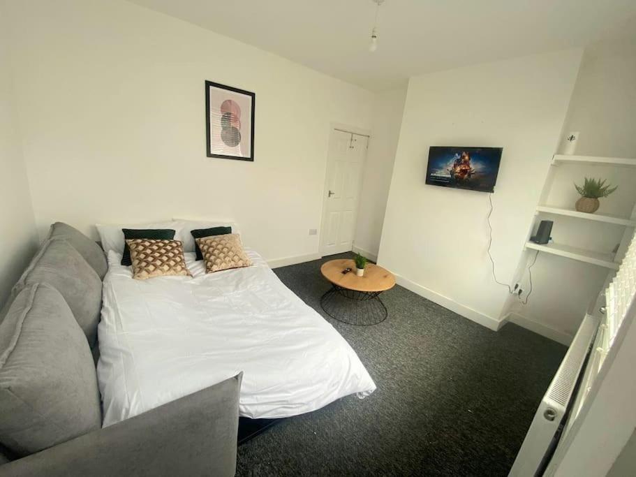 3-Bed Home From Home, Sleeps 6, Great For Contractors, Close To Gulliver'S Valley Theme Park, Free Parking, Hot Tub, Couple Retreat Sheffield Ngoại thất bức ảnh