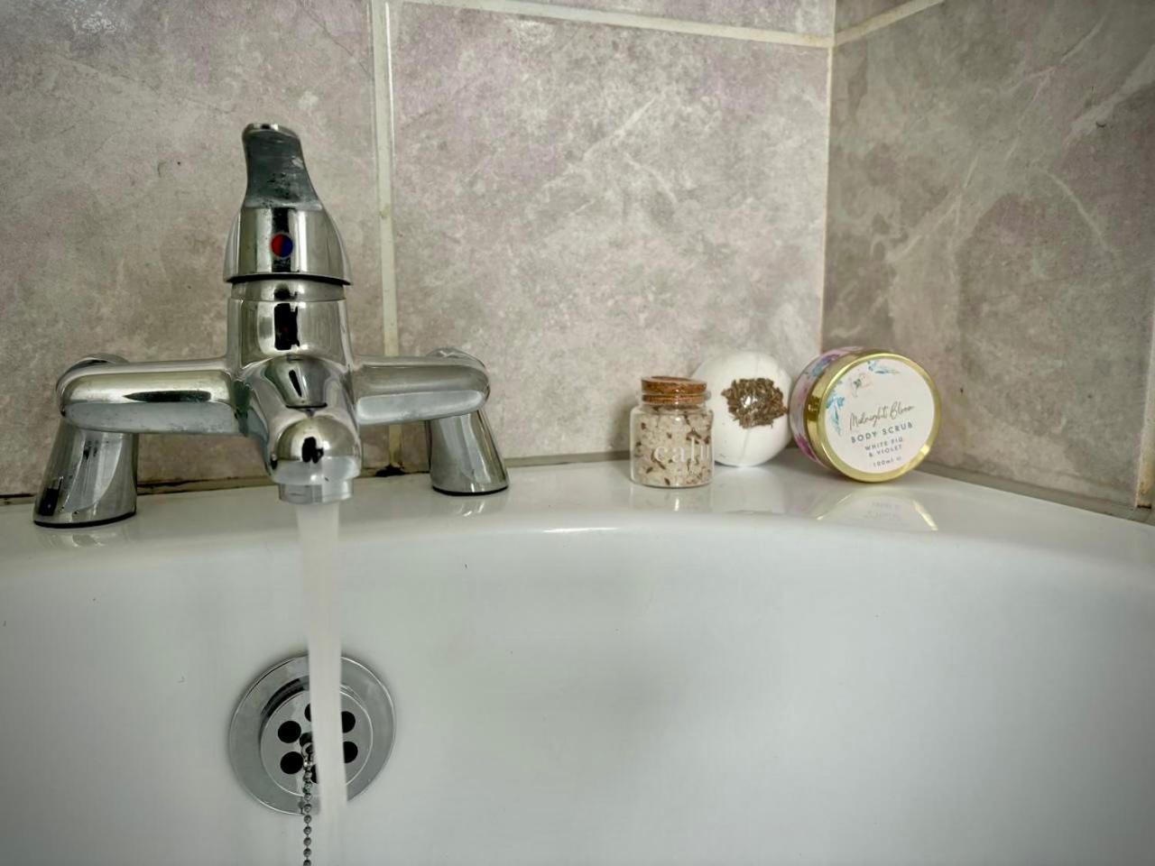 3-Bed Home From Home, Sleeps 6, Great For Contractors, Close To Gulliver'S Valley Theme Park, Free Parking, Hot Tub, Couple Retreat Sheffield Ngoại thất bức ảnh