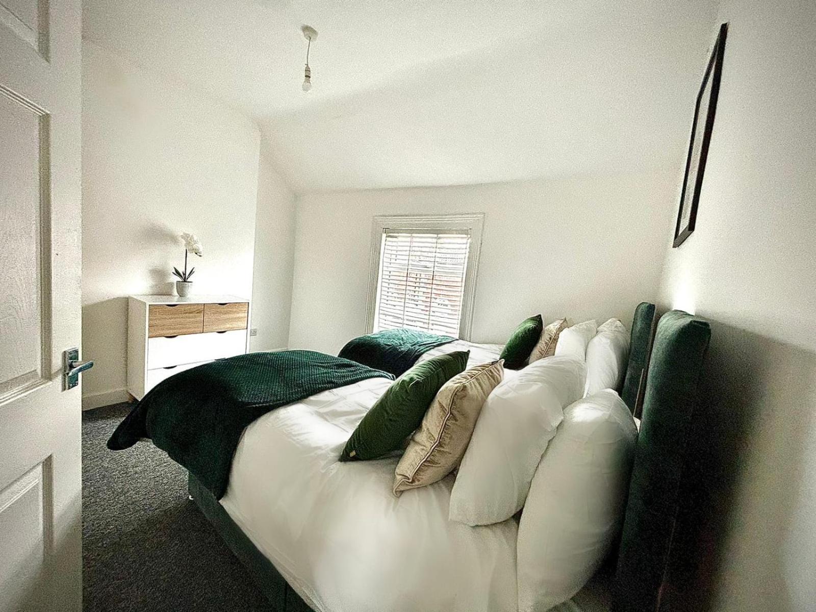 3-Bed Home From Home, Sleeps 6, Great For Contractors, Close To Gulliver'S Valley Theme Park, Free Parking, Hot Tub, Couple Retreat Sheffield Ngoại thất bức ảnh